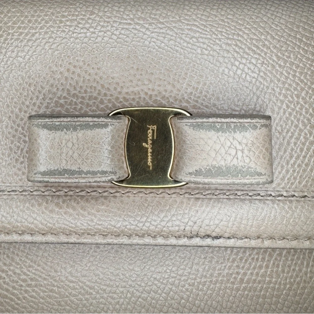 Salvatore Ferragamo Cream Pebbled Leather Bow Vara Wallet with Gold Hardware